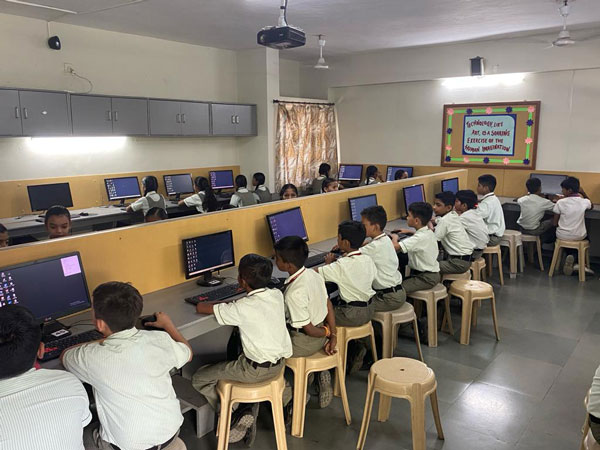 Ambe Group of Schools | Amenities - Computer Lab